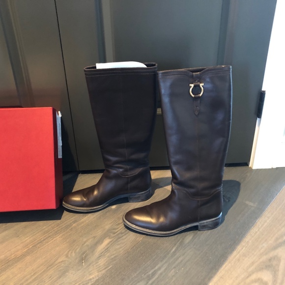 Salvatore Ferragamo brown leather boots - Picture 5 of 11